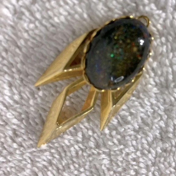 Vintage Gold Tone Necklace Pendant With Black Sunstone Costume Jewelry Pendant - Picture 8 of 12